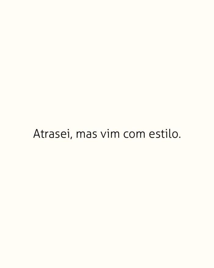 Camiseta "Atrasei, Mas Vim Com Estilo" - Imagem 6