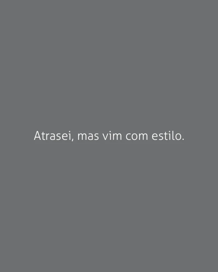 Camiseta "Atrasei, Mas Vim Com Estilo" - Imagem 7
