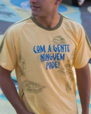 Camiseta "Com a gente ninguém pode"