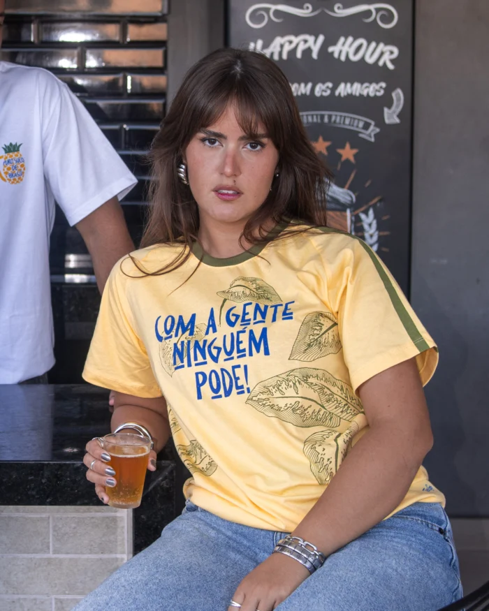 Camiseta "Com a gente ninguém pode" - Imagem 3